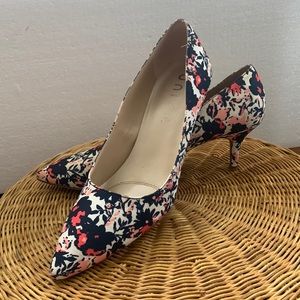 EUC UNISA floral pointed-toe heels